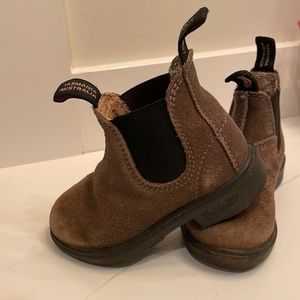 Toddler girls Blundstones size 8